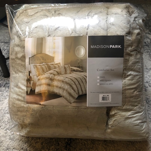 Other Queen Faux Fur Comforter Set Poshmark